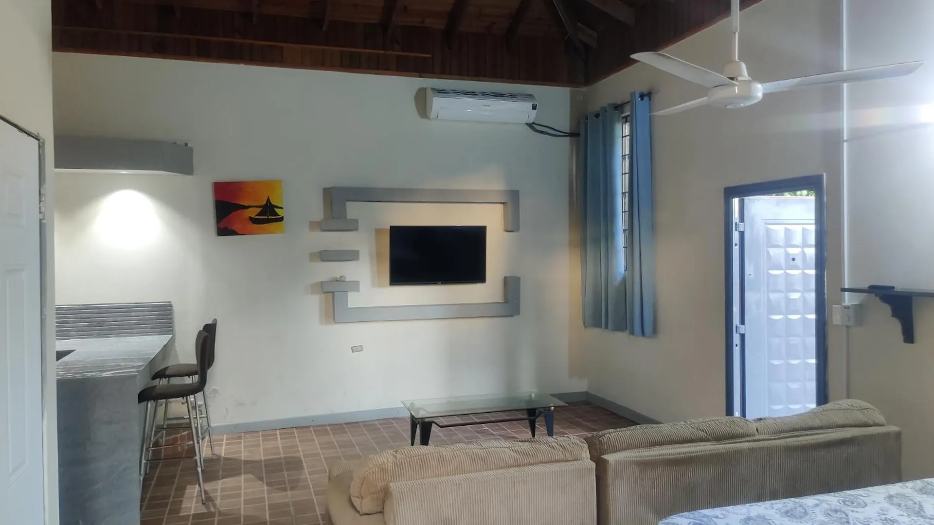 Hill Side Studio Montego Bay Apartment